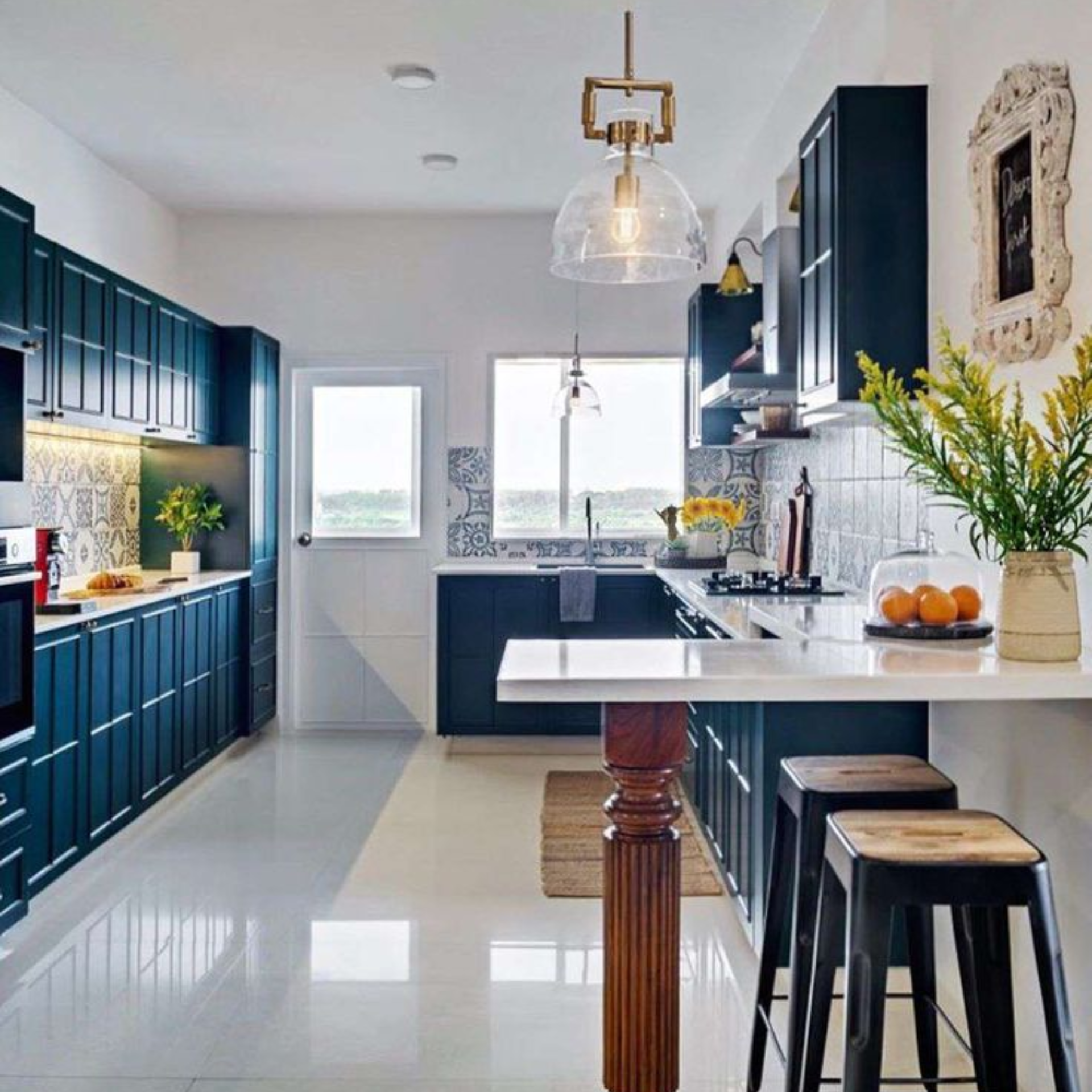BREAKFAST BAR